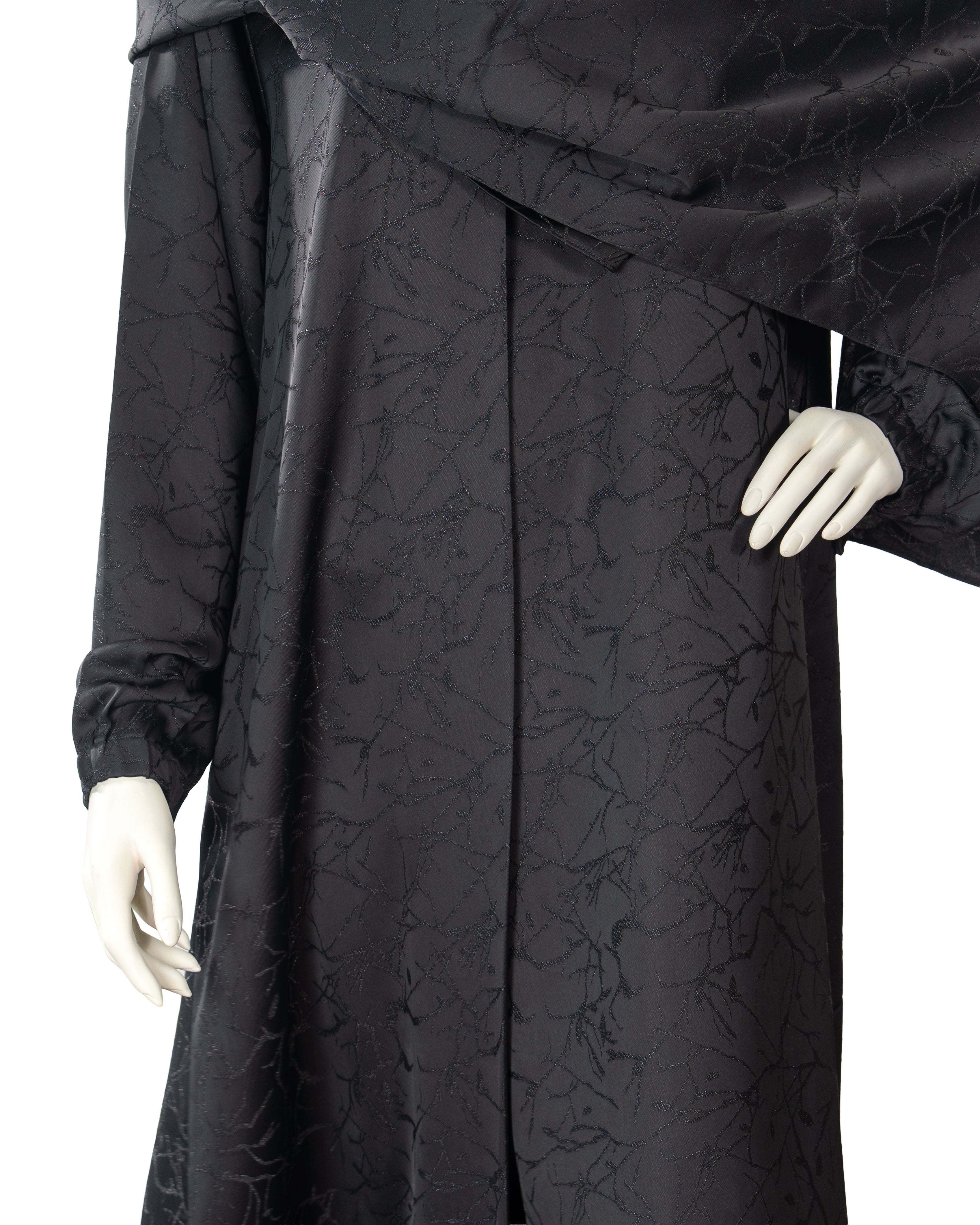 Inaya Black Color V-Neck Abaya For Female